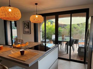 Bas de villa 1ch 4p avec Jardin Terrasse en bois ombragée Barbecue