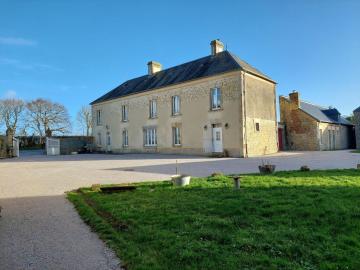 Spacious holiday home in Isigny sur Mer with garden