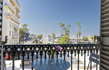 Ref ANTIBES 2p Cannes heart of the city