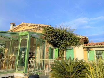 Tasteful Holiday Home in Mougins with Swimming Pool