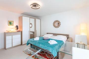 C13 Studio 1min sand Beach sea view AC & Veranda