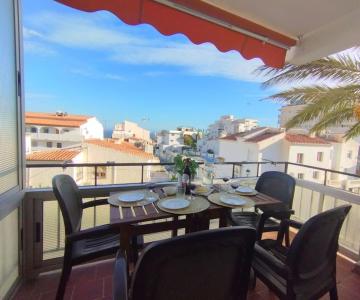 Beautiful 2 bedroom with sea views, close to Burriana Beach, Nerja