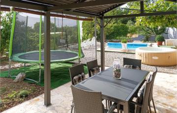 Stunning home in Zagvozd with Outdoor swimming pool, Jacuzzi and Sauna