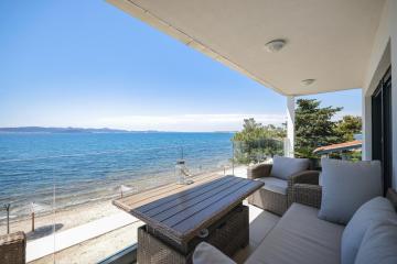 Seaview four bedroom apartment Sunshine - AE 1581