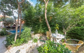 Amazing apartment in Liznjan with 2 Bedrooms, WiFi and Outdoor swimming pool