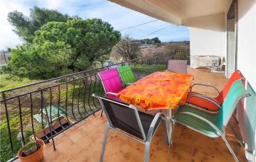 Nice apartment in Nissan-lez-Enserune with 3 Bedrooms and WiFi