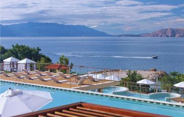 Amazing apartment in Novi Vinodolski with Outdoor swimming pool, WiFi and Swimming pool