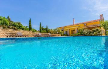 Ferienwohnung mit großem Pool, Klima, WLAN, Tischtennis