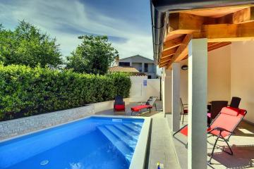Charmante Villa mit privatem Pool nur 1 km bis zum Strand