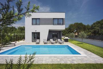 Luxusvilla mit beheiztem Pool, Tischtennis, Tischfußball, WLAN