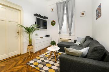 Two separate rooms apartment in city center, party district