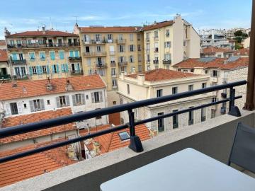 Nice Studio and its terrace City view
