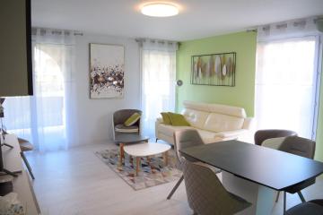 Spacious bright and quiet nest with terrace