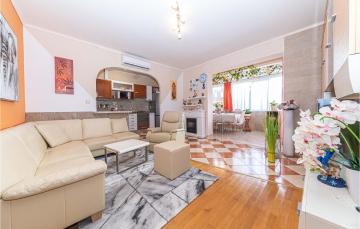 Awesome apartment in Kastel Kambelovac with Indoor swimming pool, 3 Bedrooms and Outdoor swimming pool