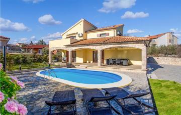 Amazing home in Zgaljici with Outdoor swimming pool, 5 Bedrooms and WiFi