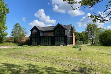 przytulnavilla Modern Villa & Sauna by the lake, beautiful views