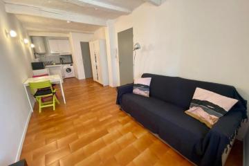 Well appointed studio near downtown