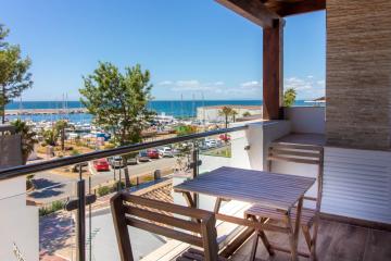Room in Guest room - Private room with beautiful sea view