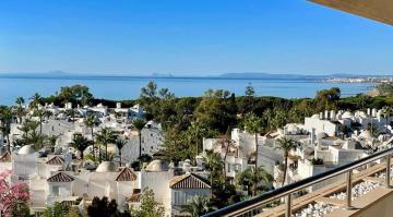 Beautiful flat with a wonderful view close to the beach