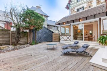 Standing town house Deauville - 350 m of the beach