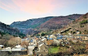 Stunning apartment in Trves with 1 Bedrooms and WiFi