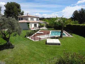 Villa avec piscine proche de la mer