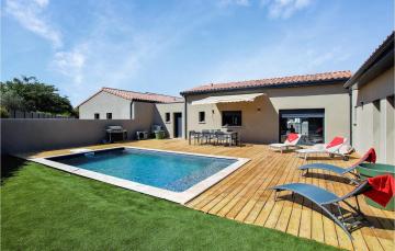 Stunning Home In Clon Dandran With Outdoor Swimming Pool, 4 Bedrooms And Wifi