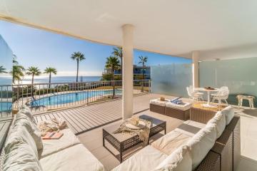Infinity view to the ocean, beach and sun. Sports