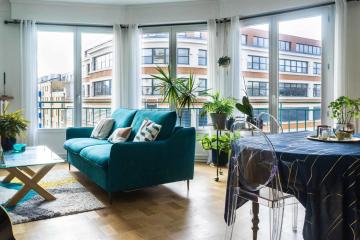Bright 87m with 3 large bay windows