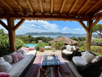 Villa vue mer, piscine chauffée, plage, tennis, port privé