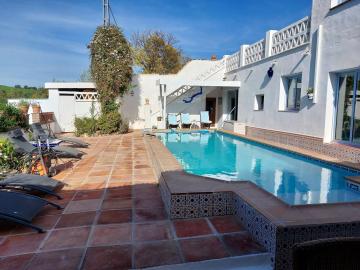 4 bedrooms villa with private pool enclosed garden and wifi at Coin