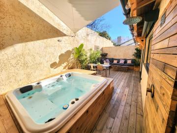 Superbe Suite à 300m du Tram - JACUZZI - SAUNA