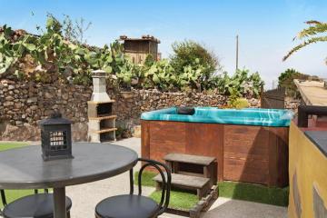 Guia House con piscina y jacuzzi