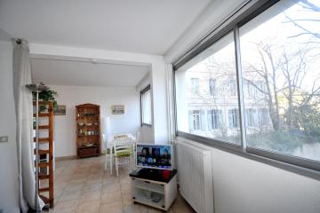 37 m very bright - quiet - central area