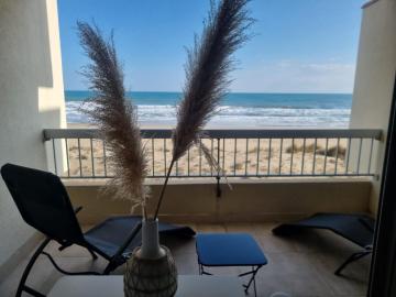 Studio avec terrasse en bordure de mer