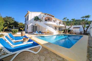 Villa Armonía by Cabrerahomes
