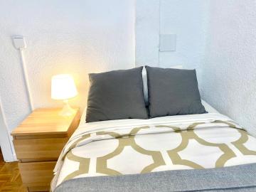 Madrid Room close to Retiro park ONLY for girl