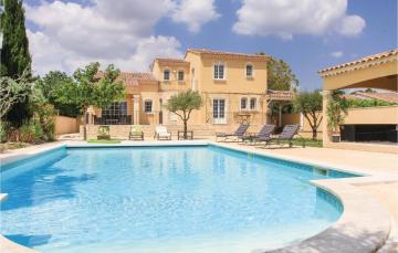 Nice Home In Rochefort Du Gard With 4 Bedrooms, Private Swimming Pool And Outdoor Swimming Pool
