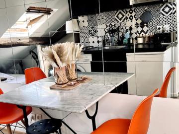 Right next to the Champs-Élysées! Studio with washer and kitchen!