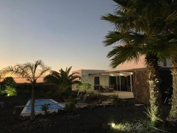 Majanicho Rock - villa with heated pool