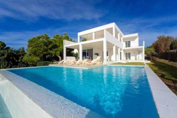 Casa con acceso directo al mar piscina y wifi