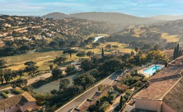 Bel appartement, terrasse, piscine, vue sur Golf