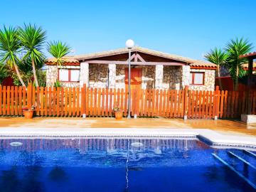 Chalet con piscina privada solo familias I