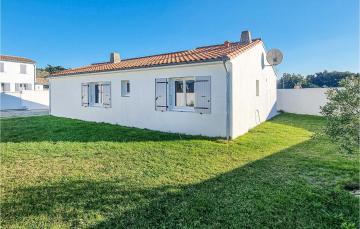 Stunning home in Les Portes-en-R with WiFi and 3 Bedrooms