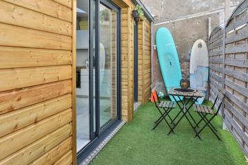 Tiny studio + petite terrasse, à 90 m de la plage !