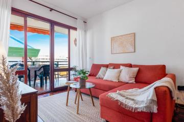 Central beach apartment with free parking and pool