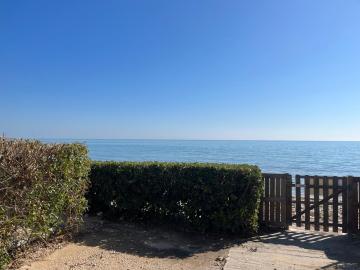 Fonda Adosado en primera linea