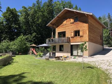 Charmant chalet entre lac et montagnes