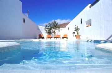 Exklusives, familienfreundliches Ferienhaus mit großem Garten und beheiztem Pool
