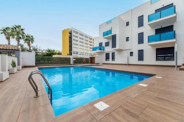 082 Apartamento moderno con la piscina y WIFI gratis